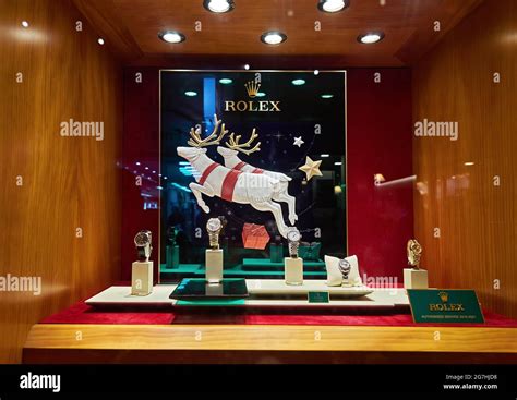 rolex window christmas display2019|Rolex store window display decorated for Christmas and logo.